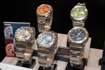 G-SHOCK、人気2100シリーズにメタル×トレンドカラー「GM-2110D」