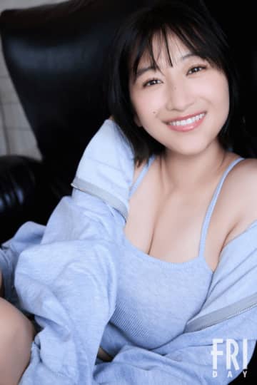 推定Iの一度見たら忘れない“世界一のボディ”の超新星・榎原依那が表紙の「FRIDAY」が2連続で完売達成! 大ヒット御礼で未掲載カット緊急公開～過去最大露出の1st写真集の先行カット! 初DVDが付録で税込780円