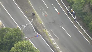 【速報】“ゲリラ豪雨”の影響か？国道16号線が大規模陥没し通行止め…4車線にわたり陥没し復旧の見通し立たず　千葉・市原市