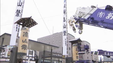 「秋の高山祭」にむけ　ＪＲ高山駅前に「のぼり旗」と「大提灯」設置　10月9日・10日開催