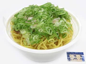 ねぎ山盛りのとろみのある醤油豚骨スープにコシのある中華麺の和歌山風中華そば! セブン‐イレブンが「ねぎ盛り和歌山風中華そば」を発売
