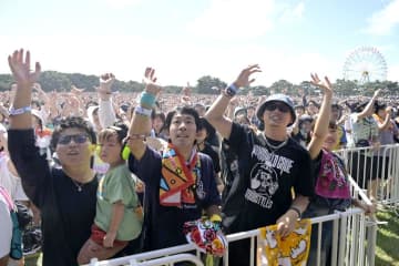 ロッキン閉幕　20万人熱狂　夏フェス卒業のサザン桑田さん「またどっかで」　茨城・ひたち海浜公園
