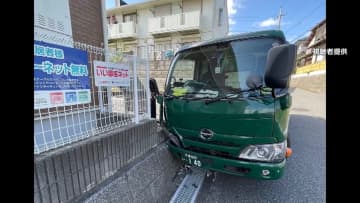 【独自】「ピピッ！ピピッ！」無人の車内に警告音…停車した清掃作業車が勝手に動き壁に衝突　運転手は「心臓バクバク」ブレーキのワイヤー切れたか？