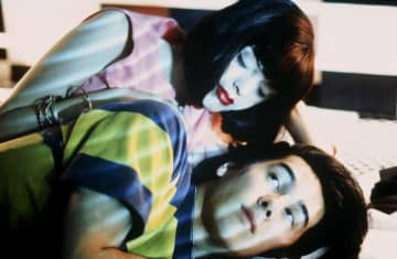 「同時に死にたいな」「ロマンチックね」危険で奇妙な雰囲気が漂う『ドゥーム・ジェネレーション』本...