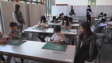 熊野古道の世界遺産登録20周年　子どもたちが尾鷲ヒノキの間伐材を使った“マイ箸作り”に挑戦　三重・尾鷲市