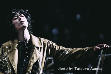 末原拓馬ひとり芝居 『カスタネット』シンプルかつ深淵な物語を濃密に紡ぐ。