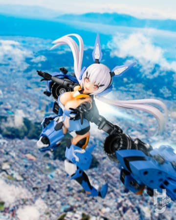 「アイリス Ver.1.5」に 大型飛行ユニットを装備！2種類パーツの組み合わせや、配置とカラーの変更で、清涼感ある空のイメージに仕上げる【ブロッカーズFIORE】