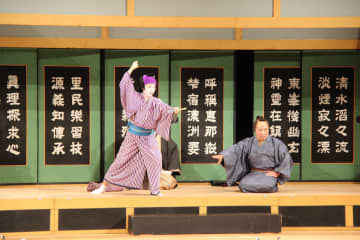 “素人役者”の見得に喝采！市民ら総勢100名が”新作”地歌舞伎に初挑戦、花道・アクション・文楽を駆使した現代版舞台に反響続々「地歌舞伎に、今までにはない親しみをもつことができた」　岐阜・中津川市