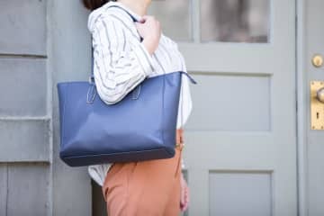 意図せず反撃？ “ぶつかりおじさん”被害に遭うも、バッグが硬くて相手のほうが痛そう　ある女性の回想