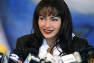 「ファンクラブ会長に殺された」わずか23歳の女性シンガーの情熱的な半生を伝記映画『セレナ』で振り返る