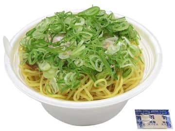 麺が隠れるほどネギを盛ったとろみのある醤油豚骨ラーメン! セブン‐イレブンが「ねぎ盛り醤油豚骨中華そば」を本日11日(水)発売