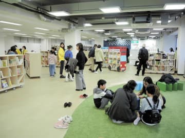 柏の子育て支援拠点TeToTe　19日全面オープン　児童向け本5000冊、中高生に居場所も