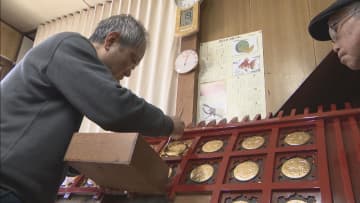 「恵比須台」139年ぶりの大規模修理　高山祭の最も大きな屋台のひとつ　装飾や漆塗りの状況を視察　岐阜・高山市