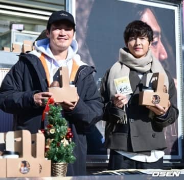【PHOTO】ソン・ジュンギ＆イ・ヒジュン、映画「ボゴタ」イベントに参加！ファンへクリスマスプレゼント