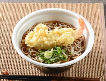 年越しにも! ローソンが「国産石臼挽きそば粉使用 大海老天そば」を発売