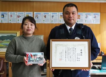 毎日見守りありがとう　児童、駐在所夫婦に感謝状