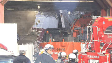 【速報】ビル解体工事現場で天井崩れ男性作業員2人が下敷きに…70代男性が意識不明の重体・50代男性作業員の救助活動続く　千葉市