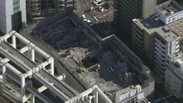 【速報】JR千葉駅近くのビル解体工事現場で天井崩落　70代と50代の男性作業員2人ががれきの下敷きに…70代作業員は意識不明の重体　救助活動続く　千葉市