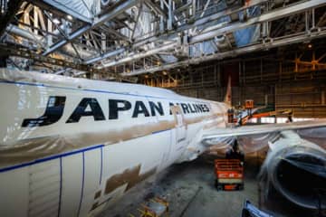 JAL、“サメ肌”の塗膜で燃費を向上　国際線に導入