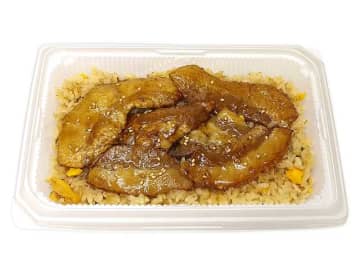 ラードを使ったコクのあるチャーハンと塩だれの豚とろをのせて903kcal! セブン‐イレブンが「チャーハン＆塩だれで食べる炙り豚とろ」を発売