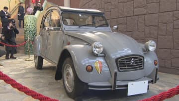 ジブリパーク「ジブリの大倉庫」で宮崎駿監督の愛車『シトロエン2CV』展示始まる　映画「ルパン三世 カリオストロの城」などにも登場　愛知・長久手市