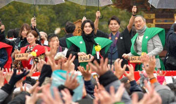 横浜流星さん「福は内」　成田山新勝寺で節分会　新横綱・豊昇龍関（日体大柏高出）ら豆まき　【写真複数あり】