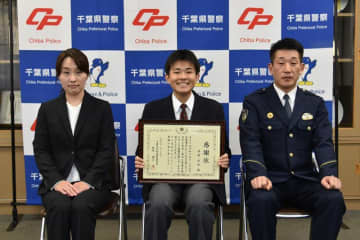 迷子の4歳男児、高校生が保護　踏切近く「何かあったら…」と即断　四街道署が感謝状　男児からもお礼の絵届く