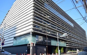 小学校の更衣室に録画スマホ　映像にセットする教諭の姿　回収後出勤せず、死亡　市川市