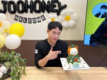 待望の帰還…MONSTA X・ジュホン、ついにファンと再会！軍隊でのエピソードも？