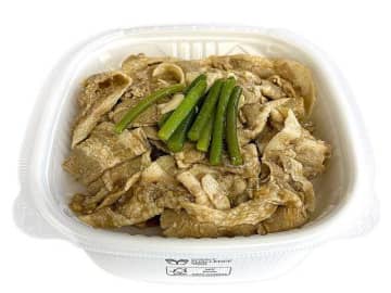 専用設備でふんわり柔らかい食感に仕上げた豚バラ肉をにんにくを効かせたパンチのある醤油だれで味付け! セブン‐イレブンが「ガツンと醤油だれのにんにく豚丼」を発売