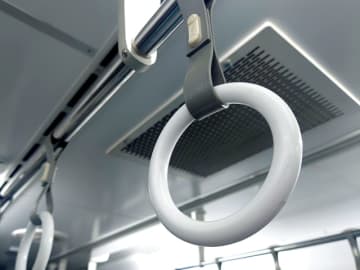 「わざとぶつかってますよね？」電車内で”ぶつかりおじさん”　複数女性が被害に……はっきり聞いてみた結果
