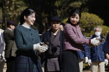 愛子さま、鴨場で駐日大使ら接待　佳子さまも、千葉・市川