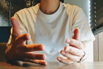 幽霊!? バスに乗ってたら下半身がない男を目撃 →「それ僕の知り合いです」見ず知らずの男性が語った、その正体とは？