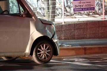 赤信号を横断中か、男性はねられ死亡　船橋