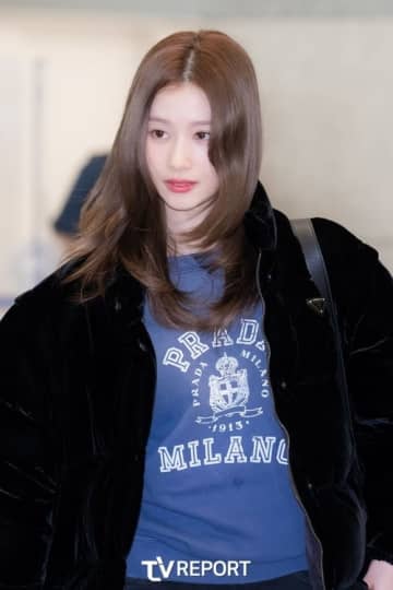 【PHOTO】TWICE サナ「PRADA」イベントを終えて韓国に到着…輝く美貌