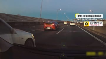 【独自】“ノールック”で飛び出すバイク…各地で危険運転が目撃　50mほど“堂々”歩道走行する車も　「免許剥奪ない限り何回でもやる」
