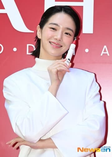 【PHOTO】パク・ギュヨン＆チェ・ジョンアン、スキンケアブランド「AHC」イベントに出席