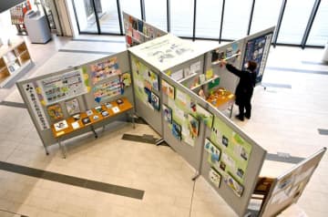 高校生が“推し本”発信　「○○読んでみませんか」　香取の図書館、中学生に向けた高校紹介も
