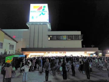 イトーヨーカドー姉崎店、44年の歴史に幕　地域のシンボル、買い物客ら別れ惜しむ