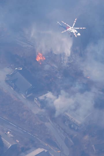 自衛隊ヘリさらに2機追加　岩手・大船渡の山林火災