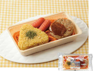 ナポリタンの上にカレー風味のおにぎり、ハンバーグ・赤ウインナーをのせて税込376円! ローソンが「おにぎり＆麺セット(ナポリタン)」を本日4日(火)発売