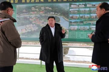 金正恩総書記が温堡勤労者休養所の新設工事を現地指導