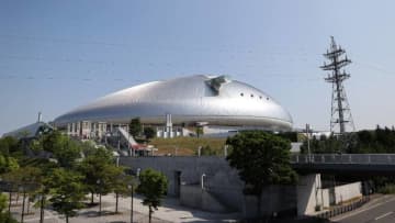 千葉の呉屋大翔が札幌ドームの看板裏溝に落下。過去にはA・ロペスも