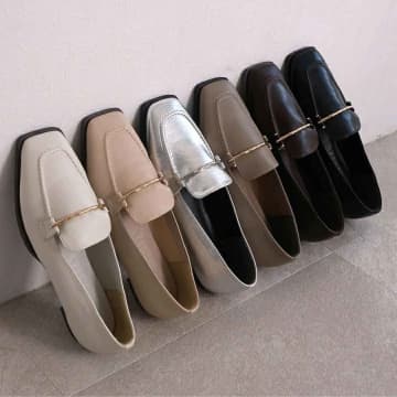 【MOVEで見つけた】ブーツを脱いだら…春は大人顔ローファーがお役立ち！