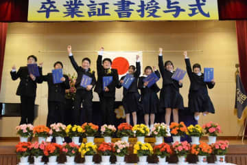 最後の卒業生巣立つ　創立151周年「御宿・布施小」　児童数減少で今月末閉校