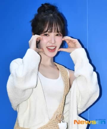 【PHOTO】Red Velvetのウェンディ＆イム・シワンら、ブランド「VANESSA BRUNO」のイベントに出席
