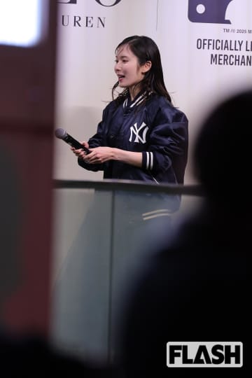【甘辛スタジャン姿】松岡茉優、100人以上集結のイベントに！有岡大貴と結婚後は“仕事セーブ”の現在