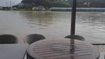 【続報】千葉・いすみ市の建築トラブル“被害者の会”が初会見　大雨後は“湖に取り囲まれ”状態など訴え…建設会社「大工に伝え忘れた」