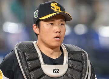 ロッテが珍プレーで勝ち越し　捕手のプロテクターの内側にボールが入り、三塁走者の生還が認められる