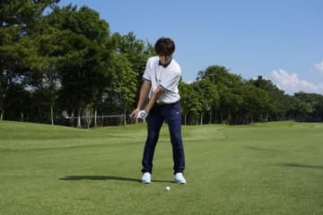 正しいダウンスイングのやり方は？「手を振る意識はいらない」プロが解説